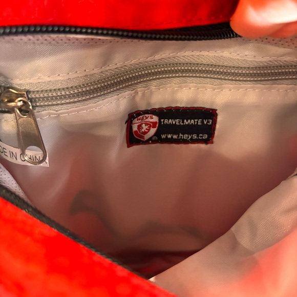 HEYS Travel Mate Crossbody Multiple Pockets & Compartments Adjautable Strap NEW - Picture 13 of 13
